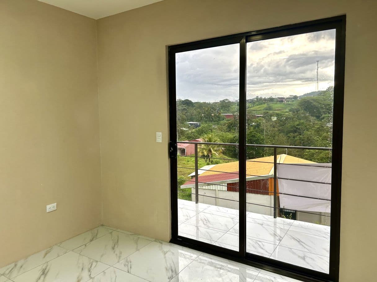 Modern New Build Overlooking Lake Arenal - Walkable to Downtown Nuevo Arenal, photo 15