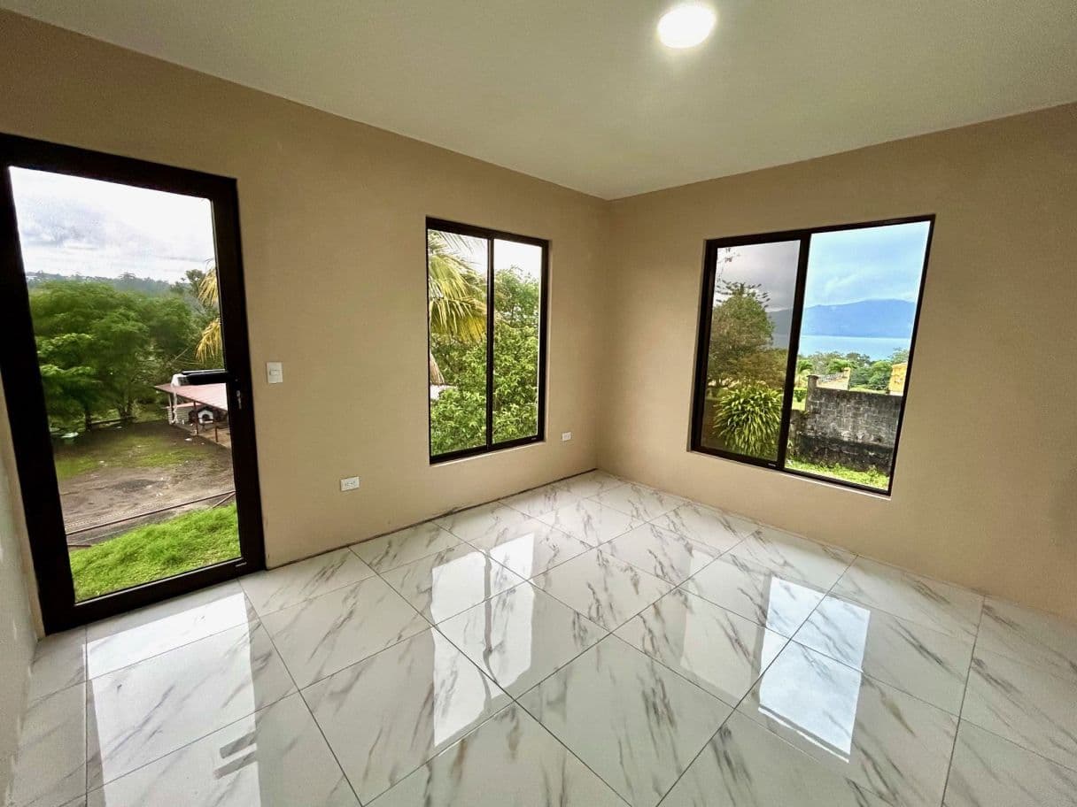 Modern New Build Overlooking Lake Arenal - Walkable to Downtown Nuevo Arenal, photo 12
