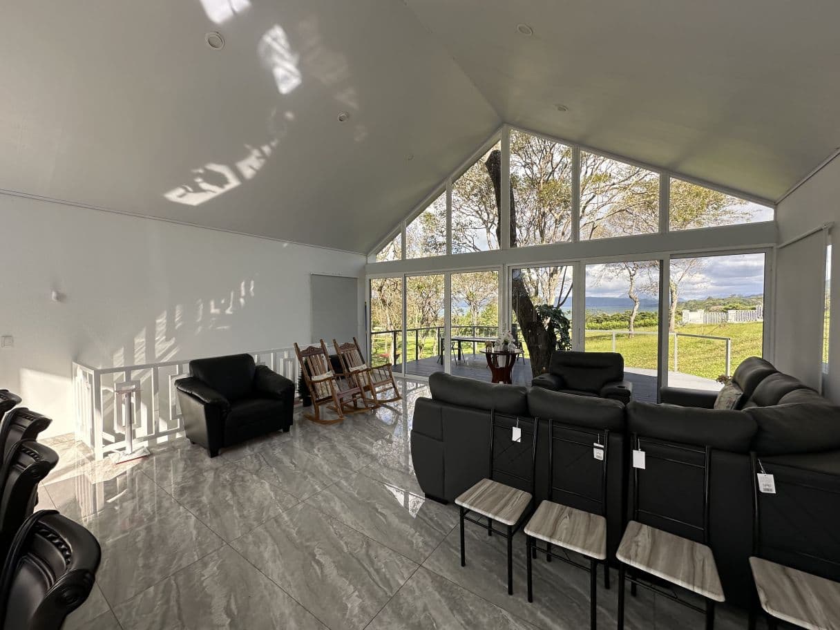Luxury lakefront home, photo 16