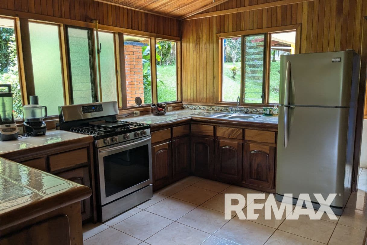 17-Acre Estate with Pool, Guest House & Income Potential Near La Fortuna, photo 12