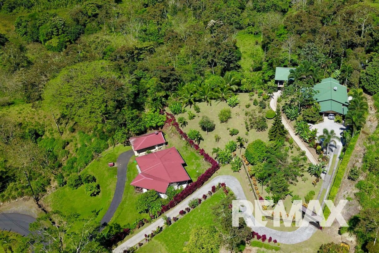Paradise, property with Arenal Volcano View, Two Homes, Gardens and Income Potential near La Fortuna – 5,000 m², photo 11