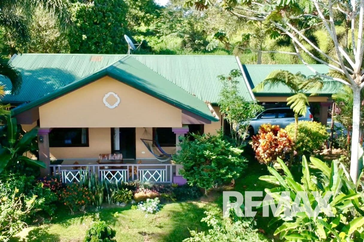 Paradise, property with Arenal Volcano View, Two Homes, Gardens and Income Potential near La Fortuna – 5,000 m²