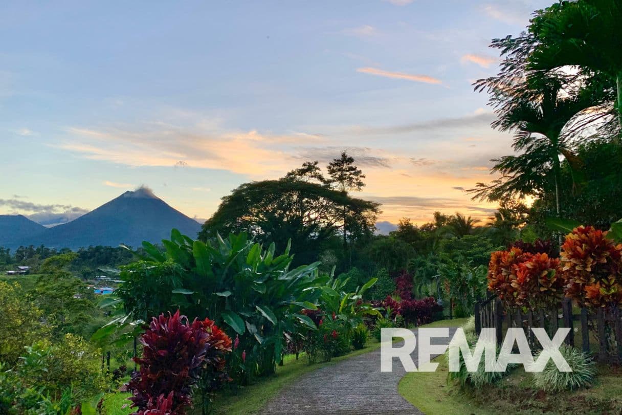 Paradise, property with Arenal Volcano View, Two Homes, Gardens and Income Potential near La Fortuna – 5,000 m², photo 3