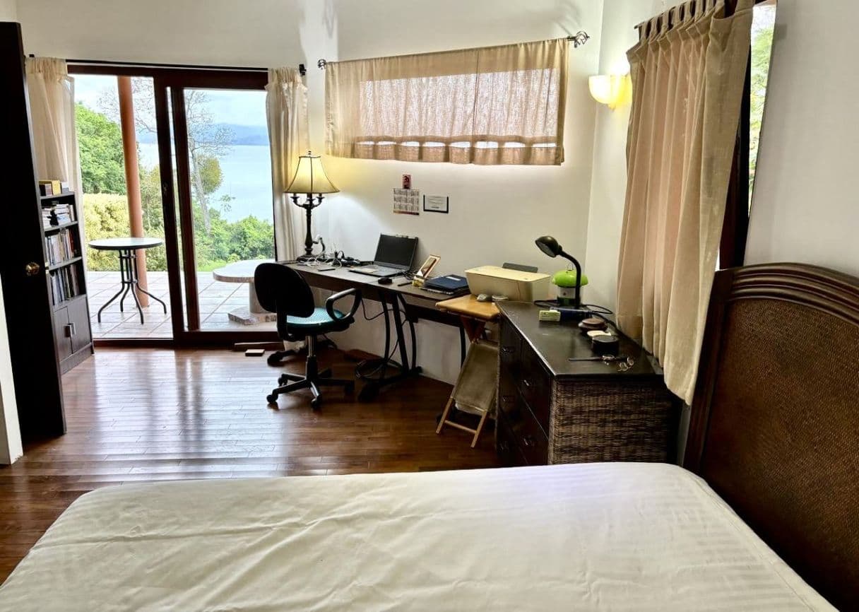 Prime Lakefront Villa in Lake Arenal Gated Community – Exceptional View, Guest House, and Investment Appeal, photo 12