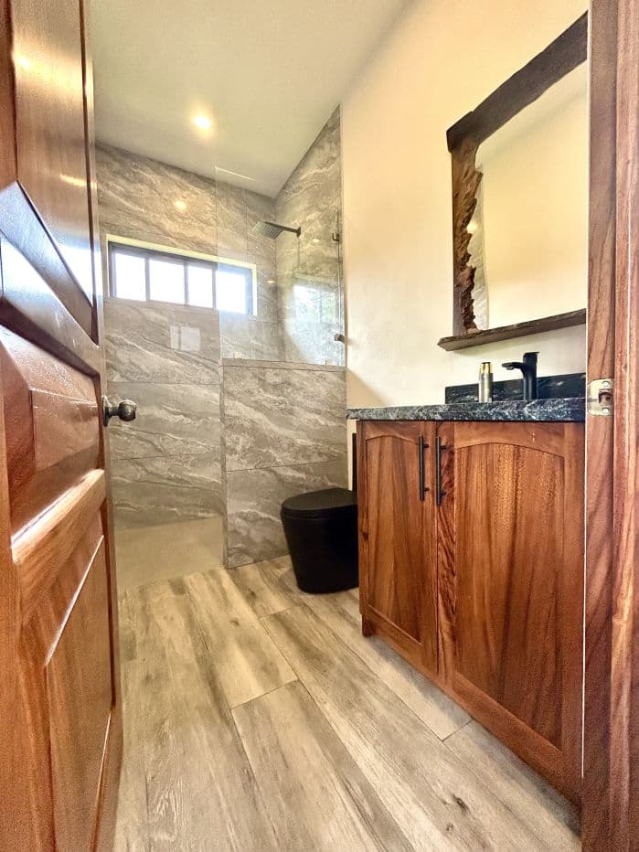 Turnkey Lakefront Home with Private Access, Expansion Potential, and Strong Rental Appeal in Nuevo Arenal, photo 13