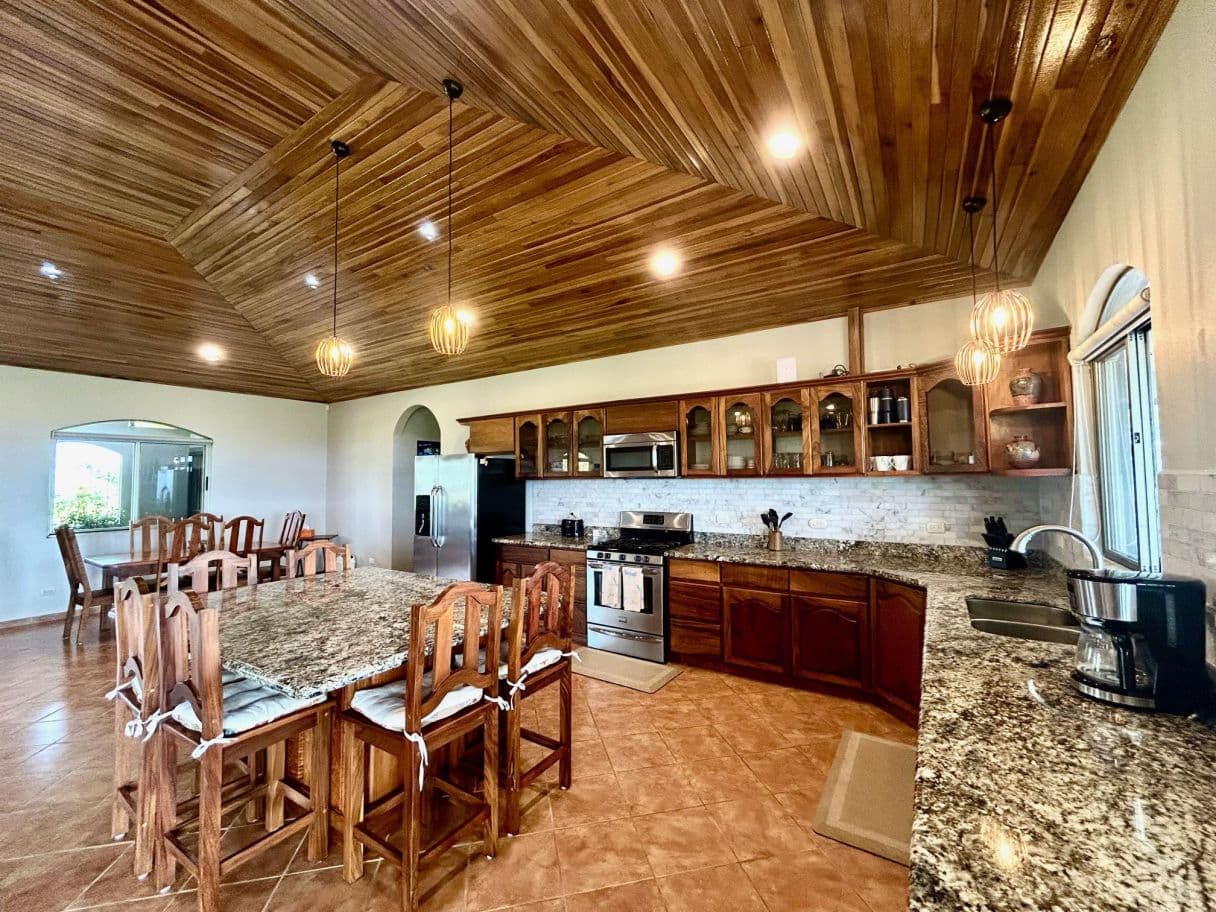 Luxury 10-Acre Estate in Gated Community  - Panoramic Lake Arenal & Volcano Views, photo 10