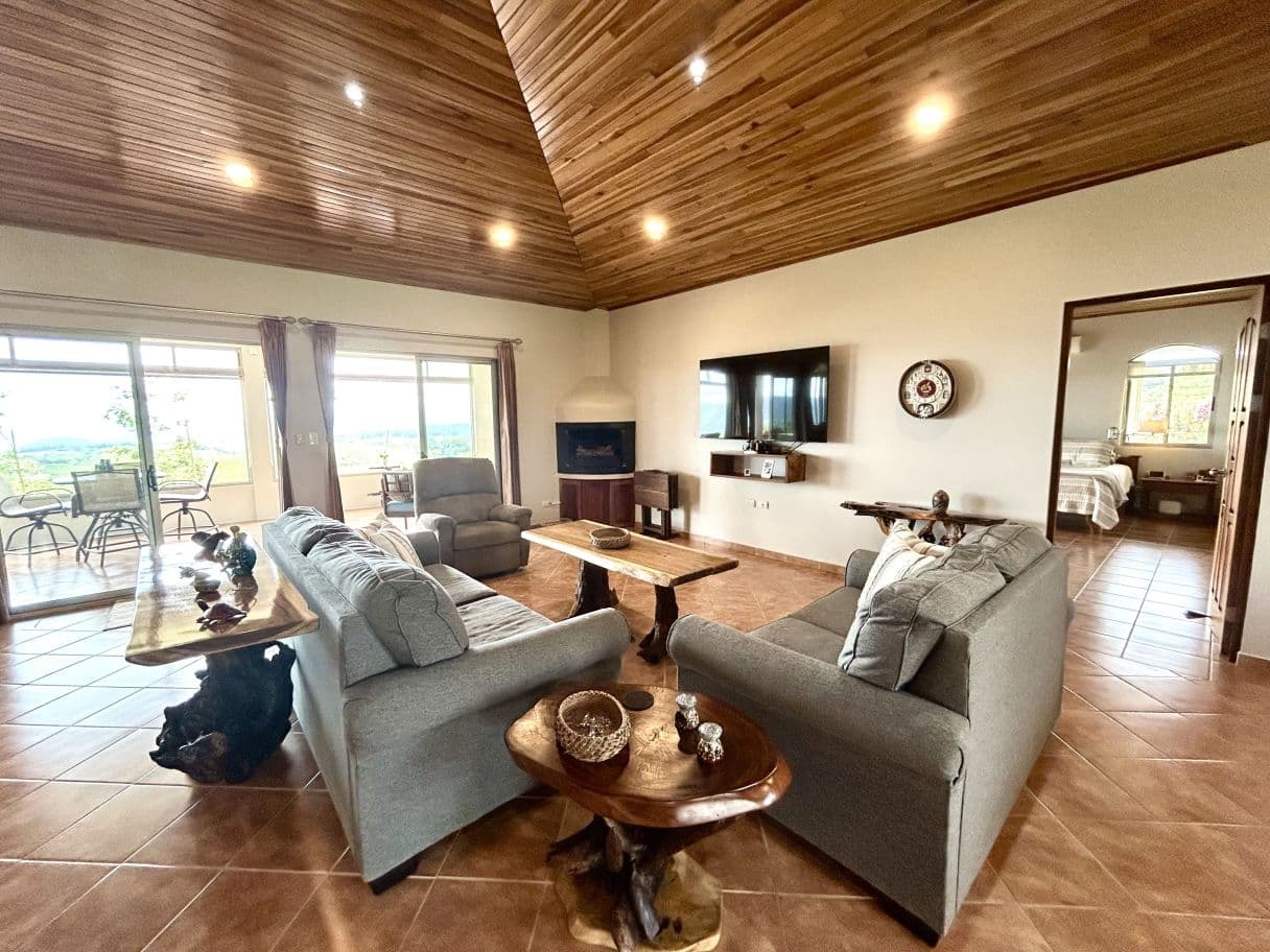 Luxury 10-Acre Estate in Gated Community  - Panoramic Lake Arenal & Volcano Views, photo 8