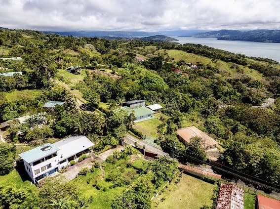 Lake Arenal Retreat - Spacious 4 Bedroom Home, Guesthouse with Income Potential at a Competitive Price, photo 3