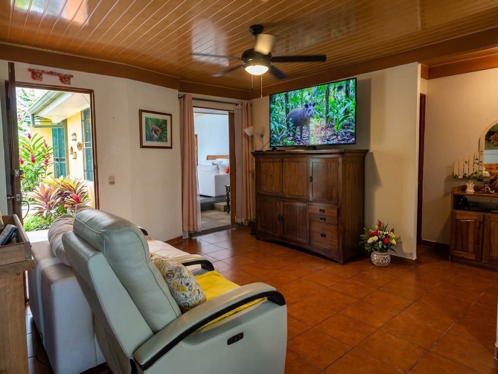 PRICE DROPPED $149K to $135K Tropical 3 bedroom 2 bathroom Private Oasis Near La Fortuna, photo 4