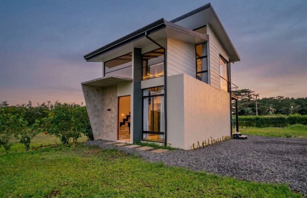 Turnkey Modern Home with Private Jacuzzi in La Fortuna
