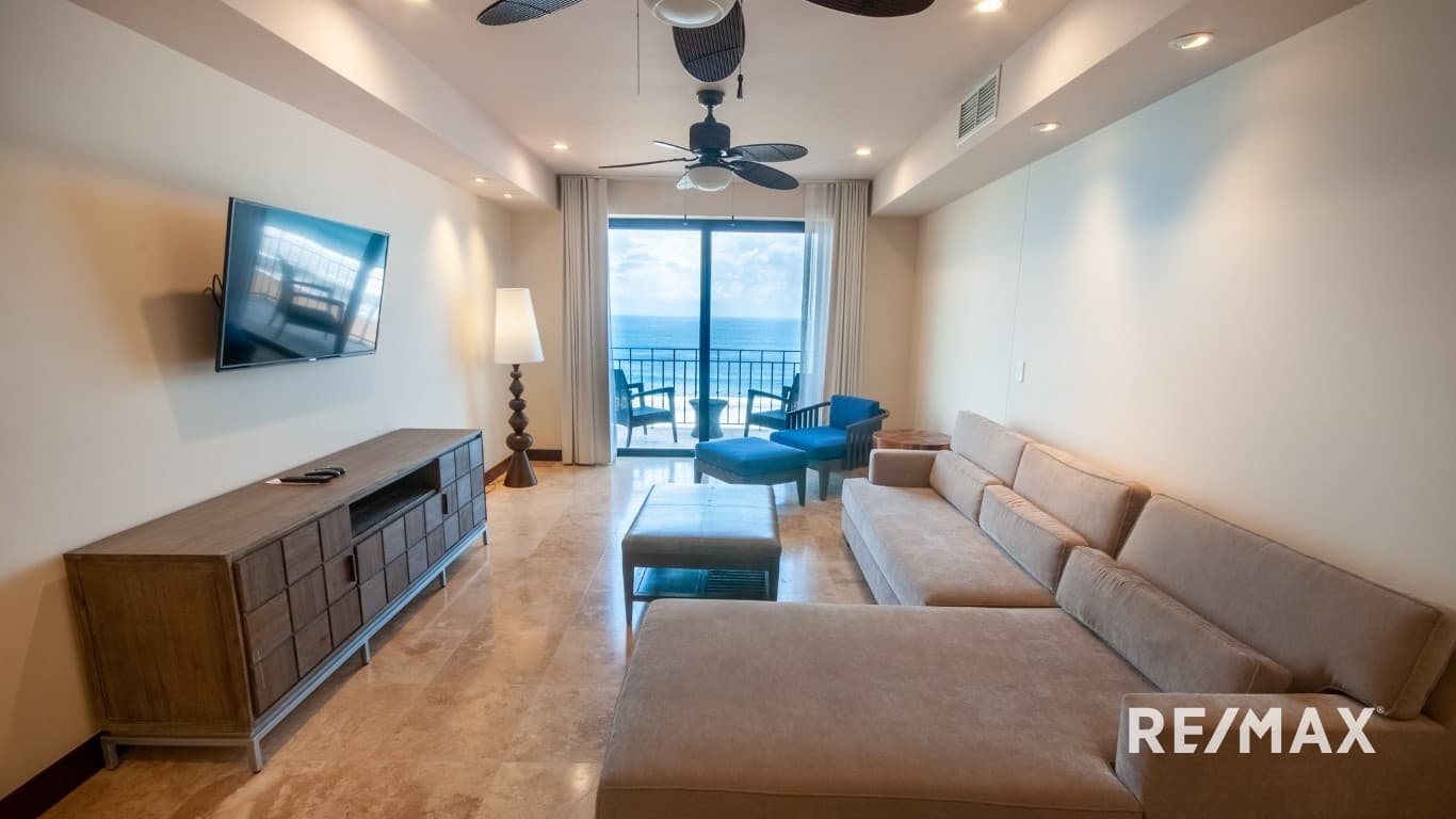 Luxurious 2 Bedroom Croc's Casino Condo
