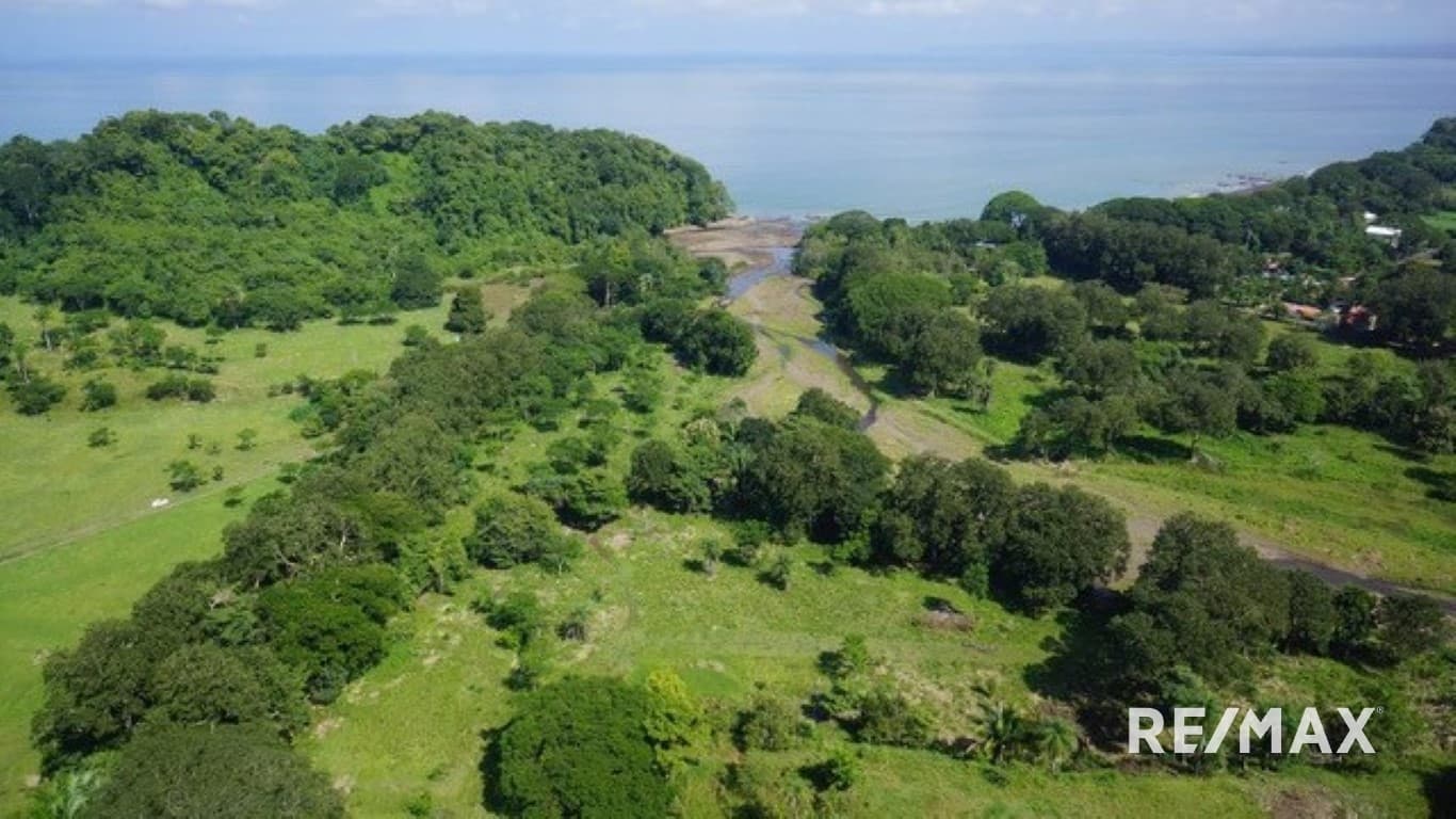 Carara Bay Development in Agujas