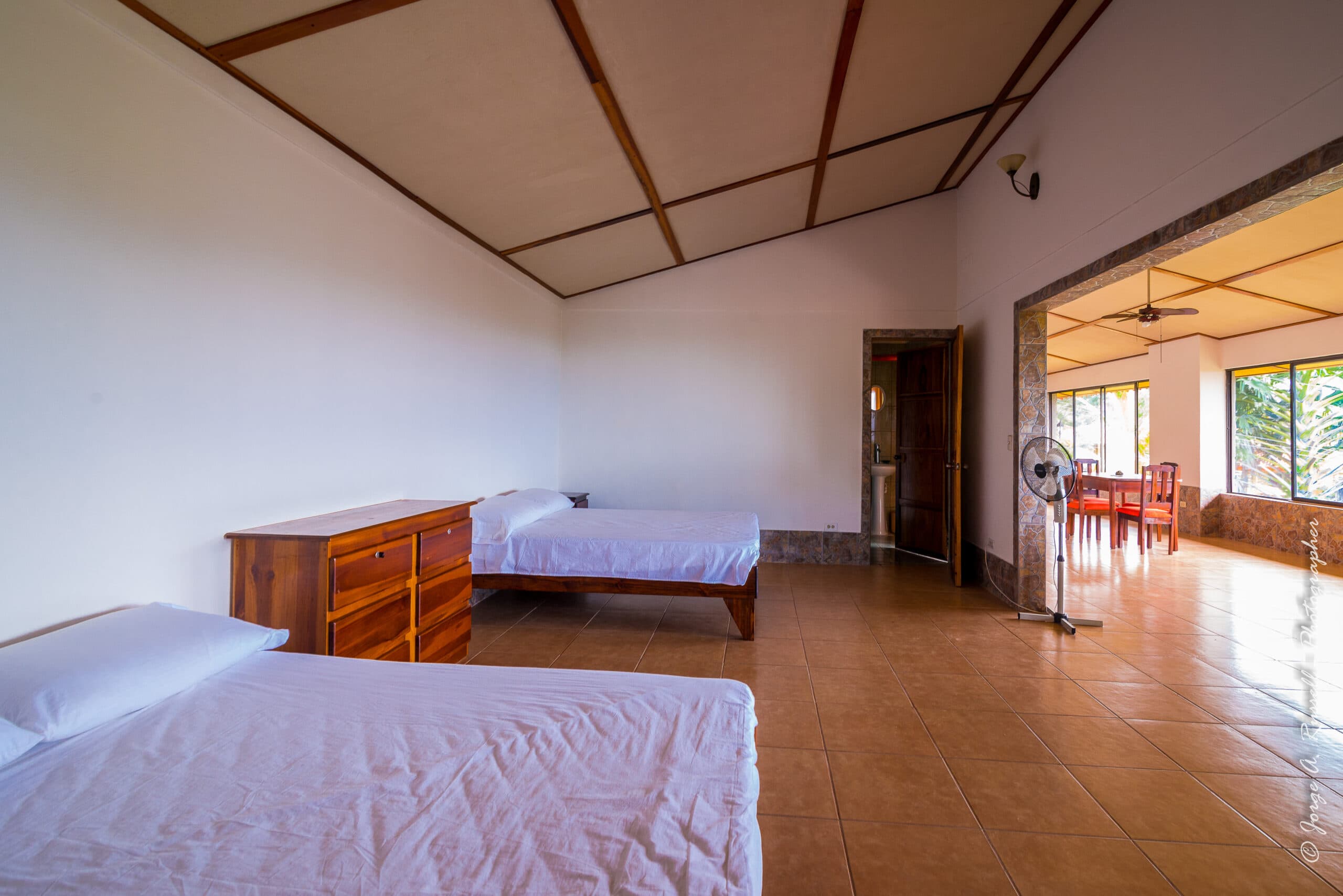 House With Pool On 0.75 Acre Close To The Beach, photo 23