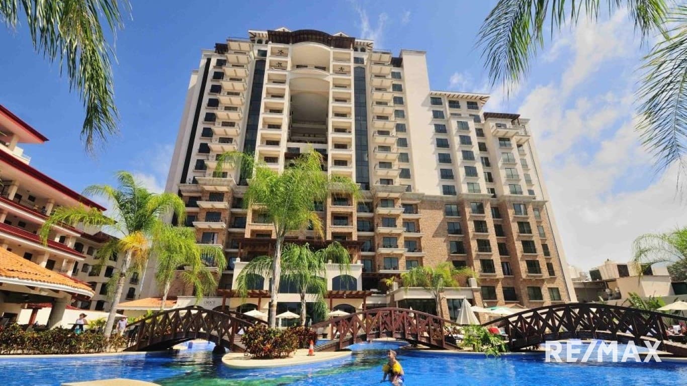 Croc's Casino Resort Oceanfront 1-Bedroom Condo, photo 4