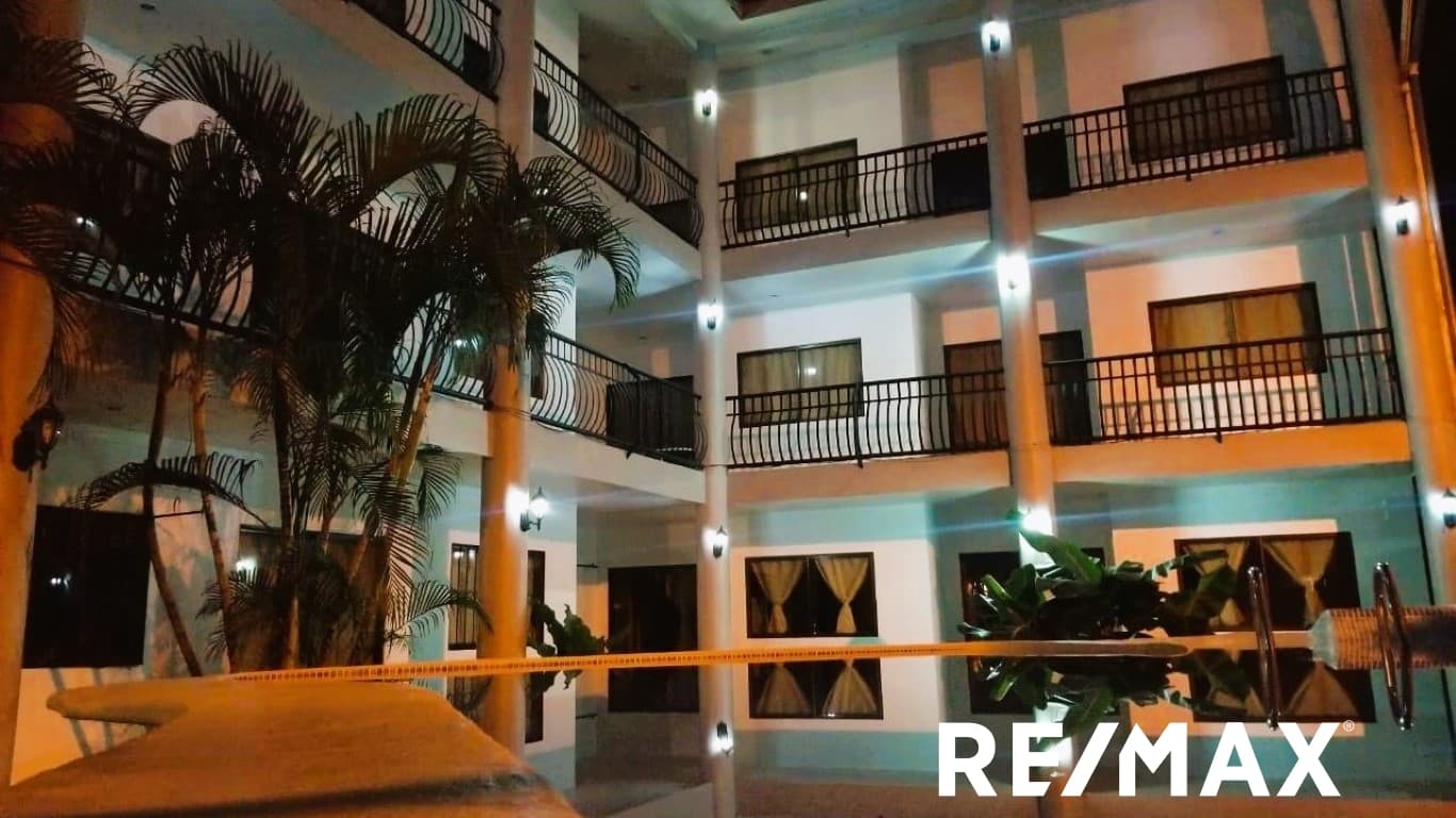 12 Bedroom hotel | Downtown