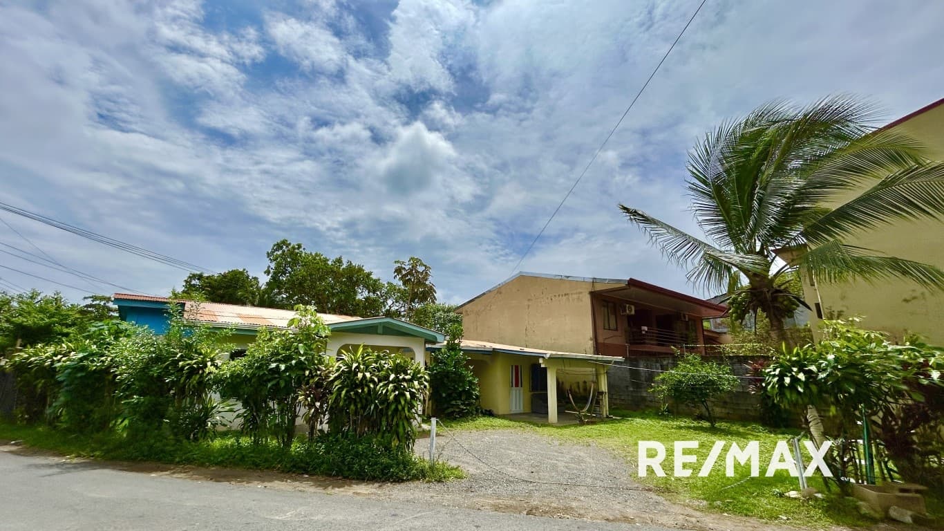 Amazing Location, Corner Lot with MULTI-FAMILY property | Downtown Jaco!, photo 4