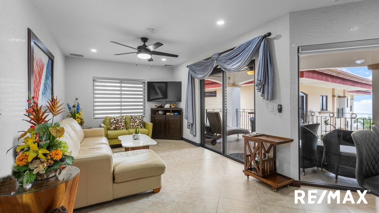 Tres Regalos 2-bedroom Oceanfront Condo, photo 10