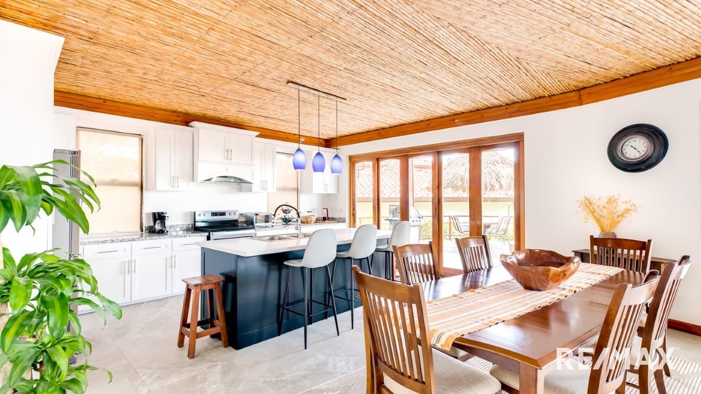Luxurious Ocean-View Haven, photo 4