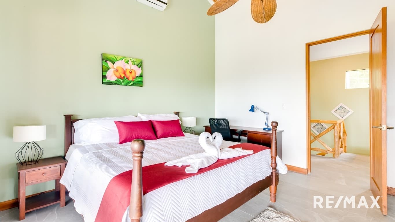 Luxurious Ocean-View Haven, photo 12