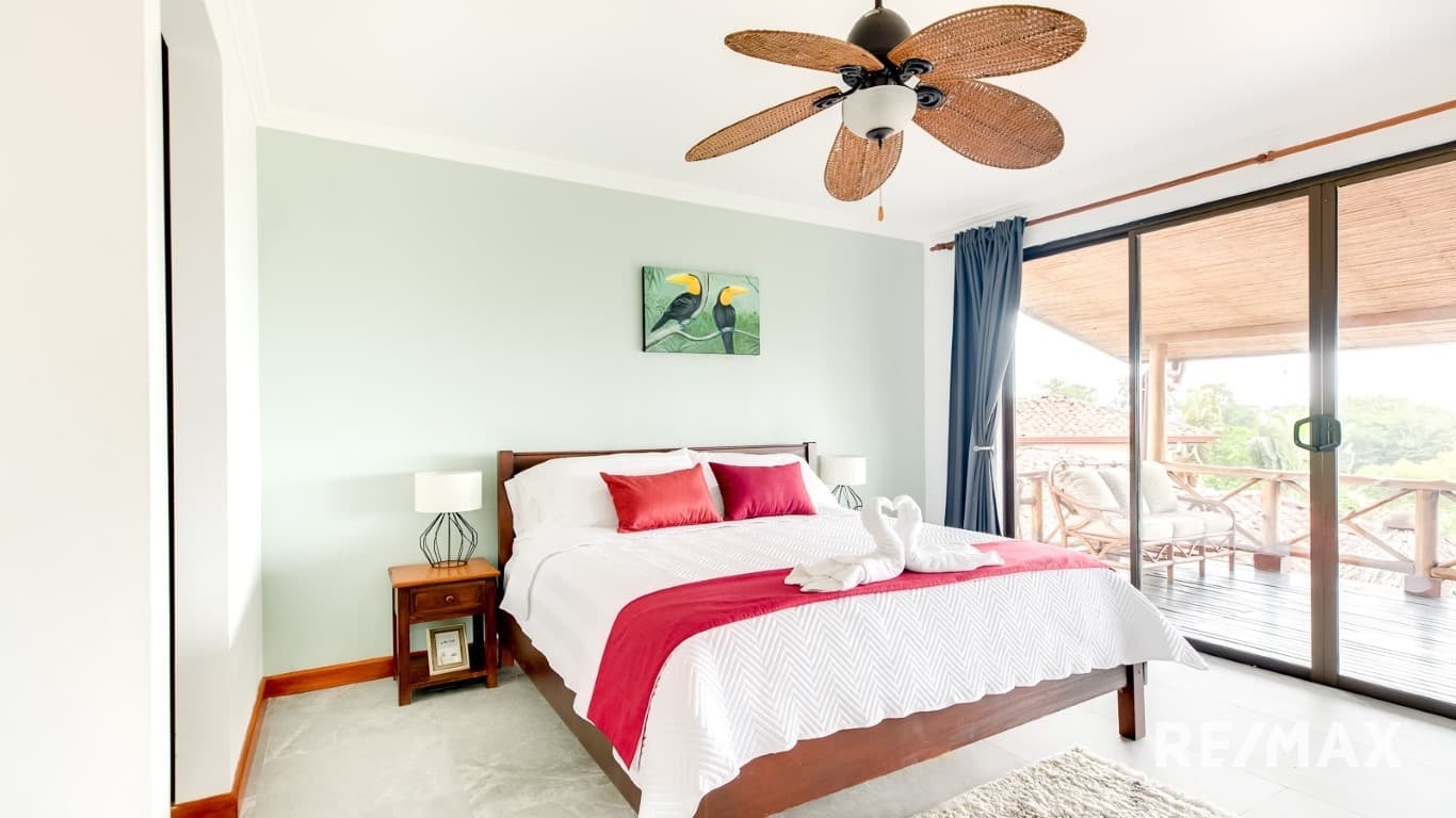 Luxurious Ocean-View Haven, photo 15