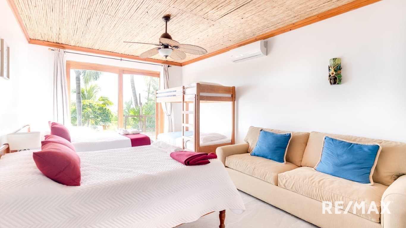 Luxurious Ocean-View Haven, photo 22