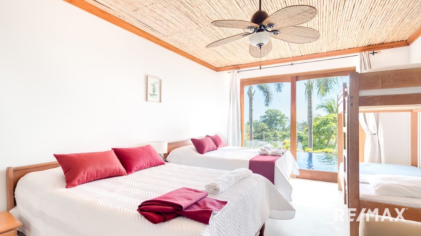 Luxurious Ocean-View Haven, photo 23
