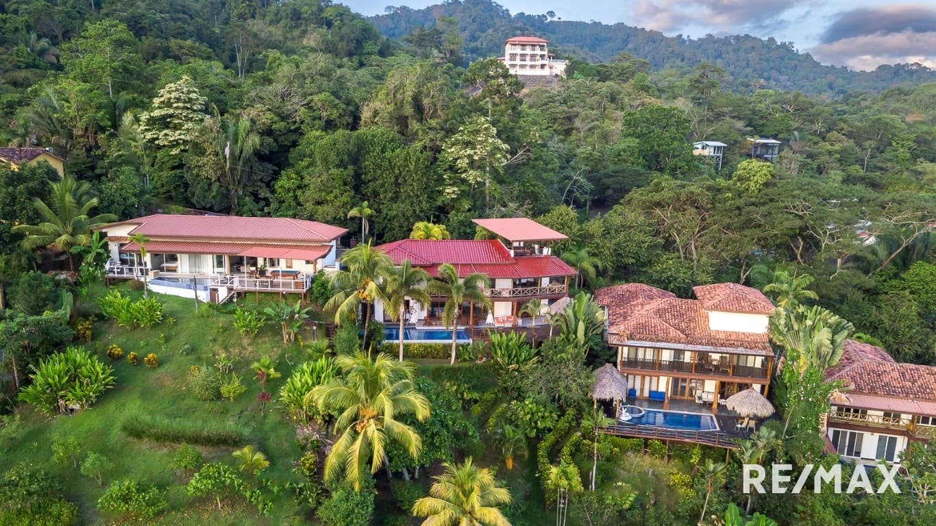 Luxurious Ocean-View Haven, photo 27