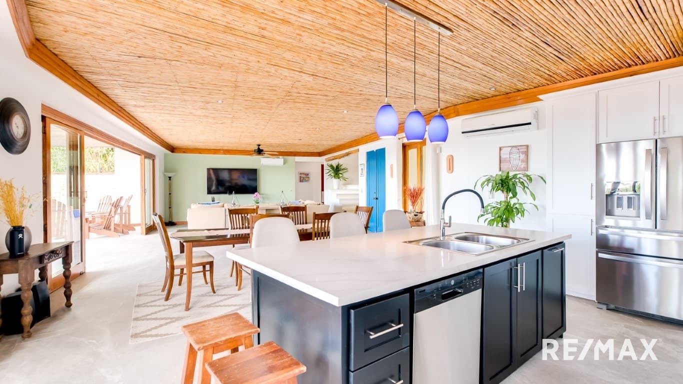 Luxurious Ocean-View Haven, photo 8