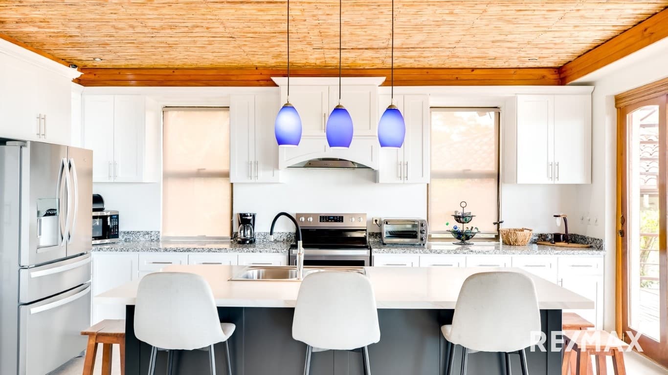 Luxurious Ocean-View Haven, photo 9