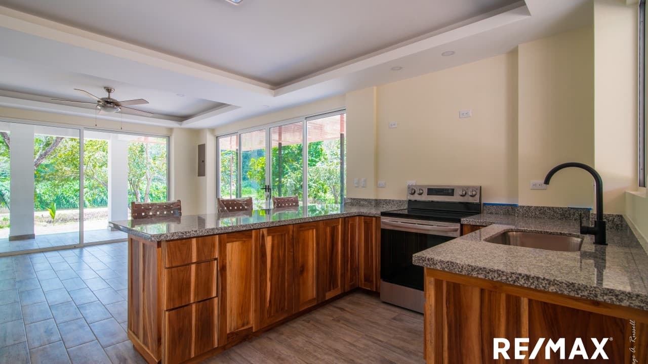New 3 Bedroom Townhouse By Riverbank, photo 9