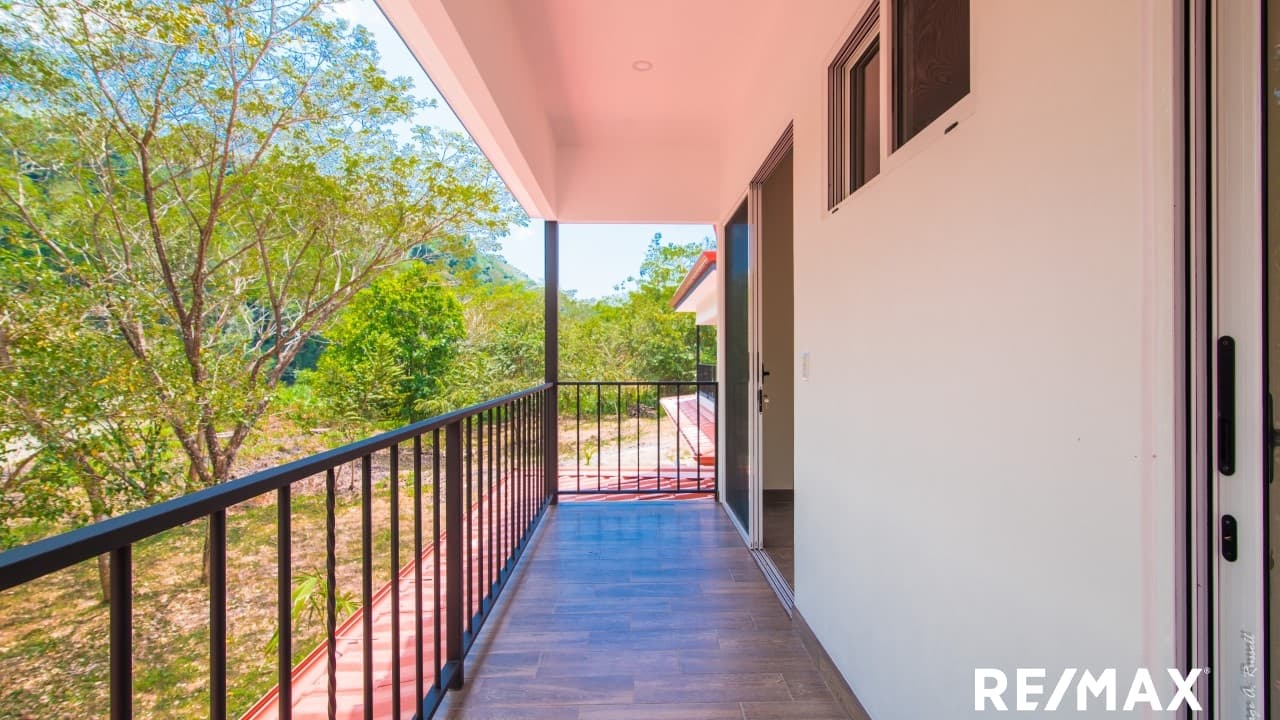 New 3 Bedroom Townhouse By Riverbank, photo 2