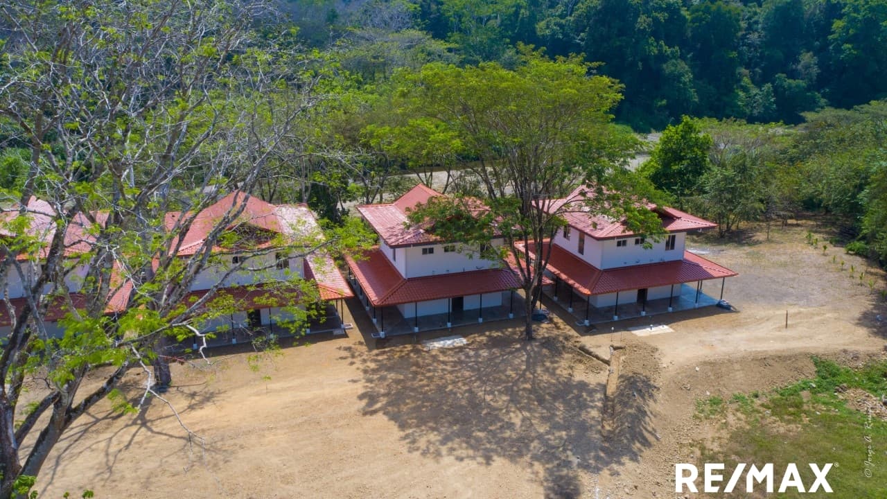 New 3 Bedroom Townhouse By Riverbank, photo 3