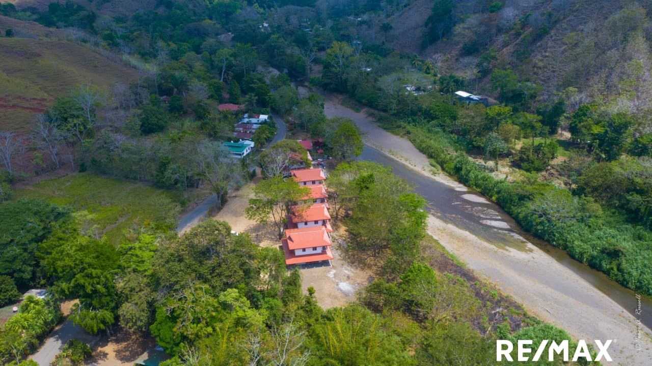 Spacious New Build on Expansive Lot, photo 5