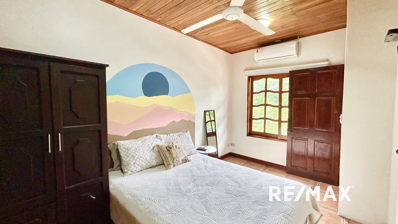 Beachside Bliss: Luxury Living with 9 rental incomes & Rooftop Yoga Deck!, photo 3