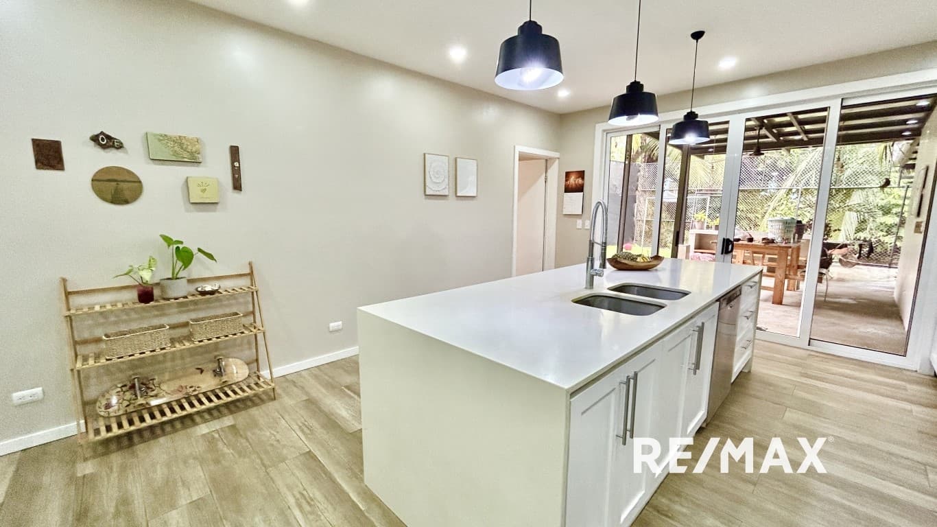 Beachside Bliss: Luxury Living with 9 rental incomes & Rooftop Yoga Deck!, photo 24