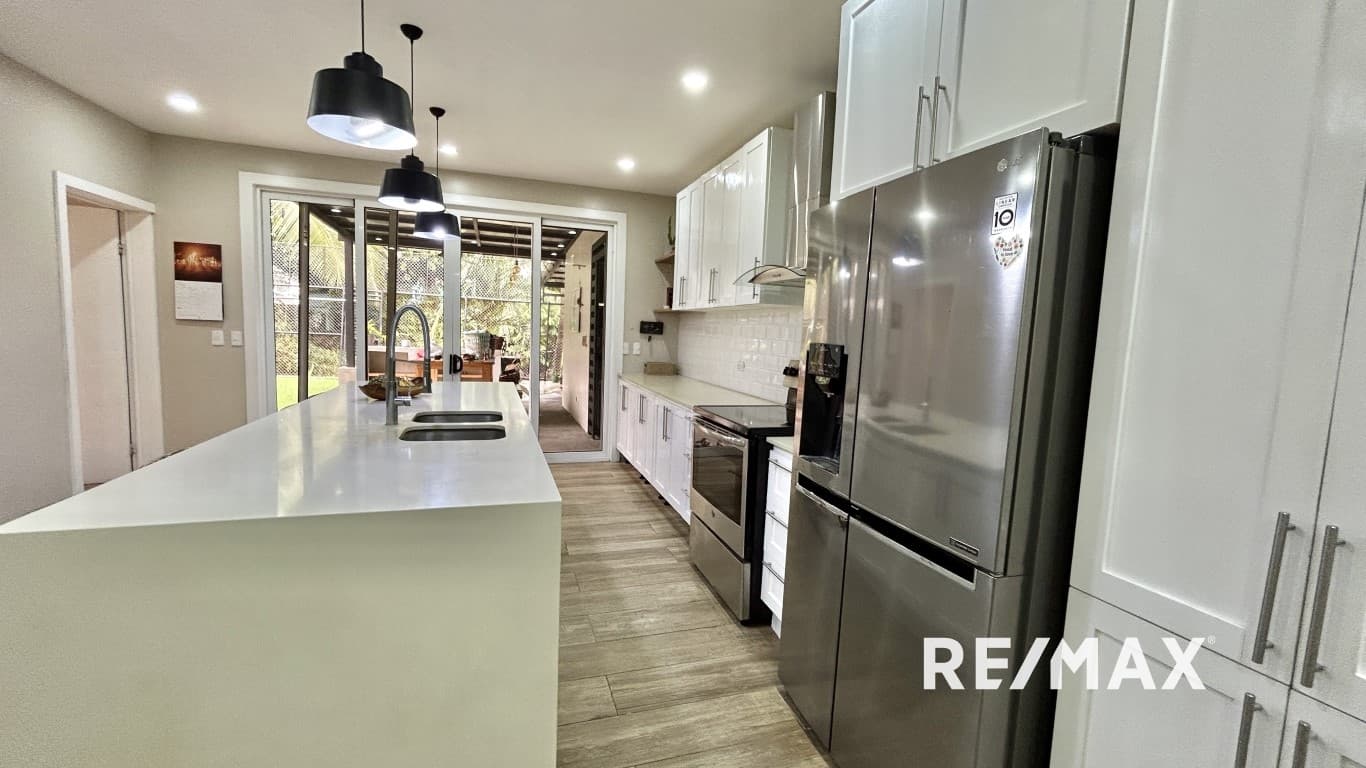 Beachside Bliss: Luxury Living with 9 rental incomes & Rooftop Yoga Deck!, photo 25