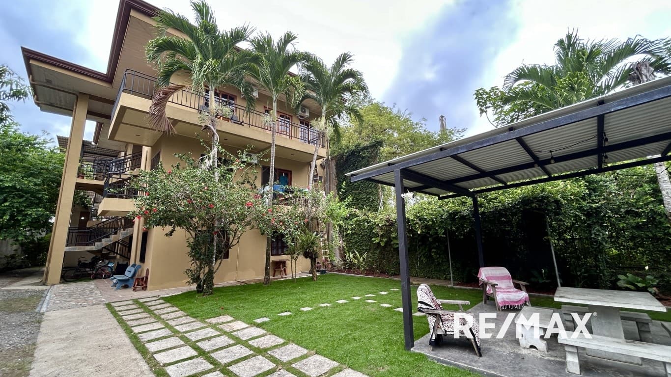 Beachside Bliss: Luxury Living with 9 rental incomes & Rooftop Yoga Deck!