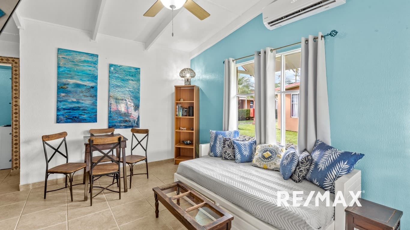 Charming 2-Bedroom Condo in Paradise – 3 Minutes walk to the Beach!, photo 3