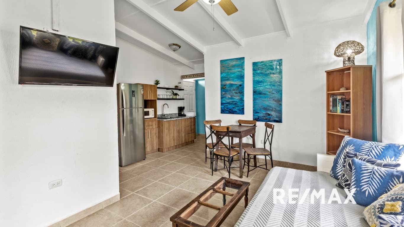 Charming 2-Bedroom Condo in Paradise – 3 Minutes walk to the Beach!, photo 5
