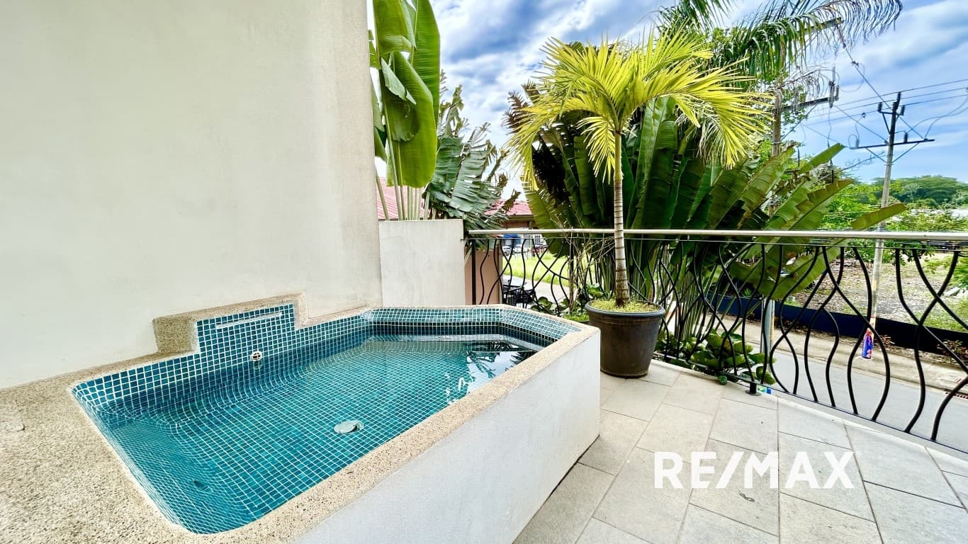Relax in Style: Grand Suite with Private Jacuzzi at Oceano Boutique Hotel, Jaco, photo 7
