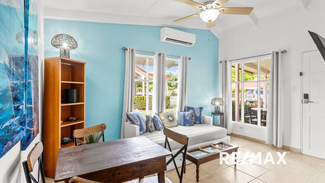 Charming 2-Bedroom Condo in Paradise – 3 Minutes walk to the Beach!, photo 7