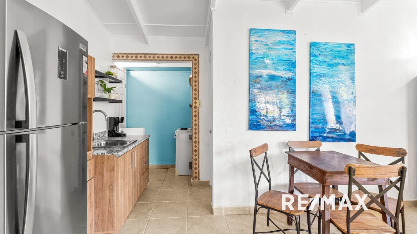 Charming 2-Bedroom Condo in Paradise – 3 Minutes walk to the Beach!, photo 8
