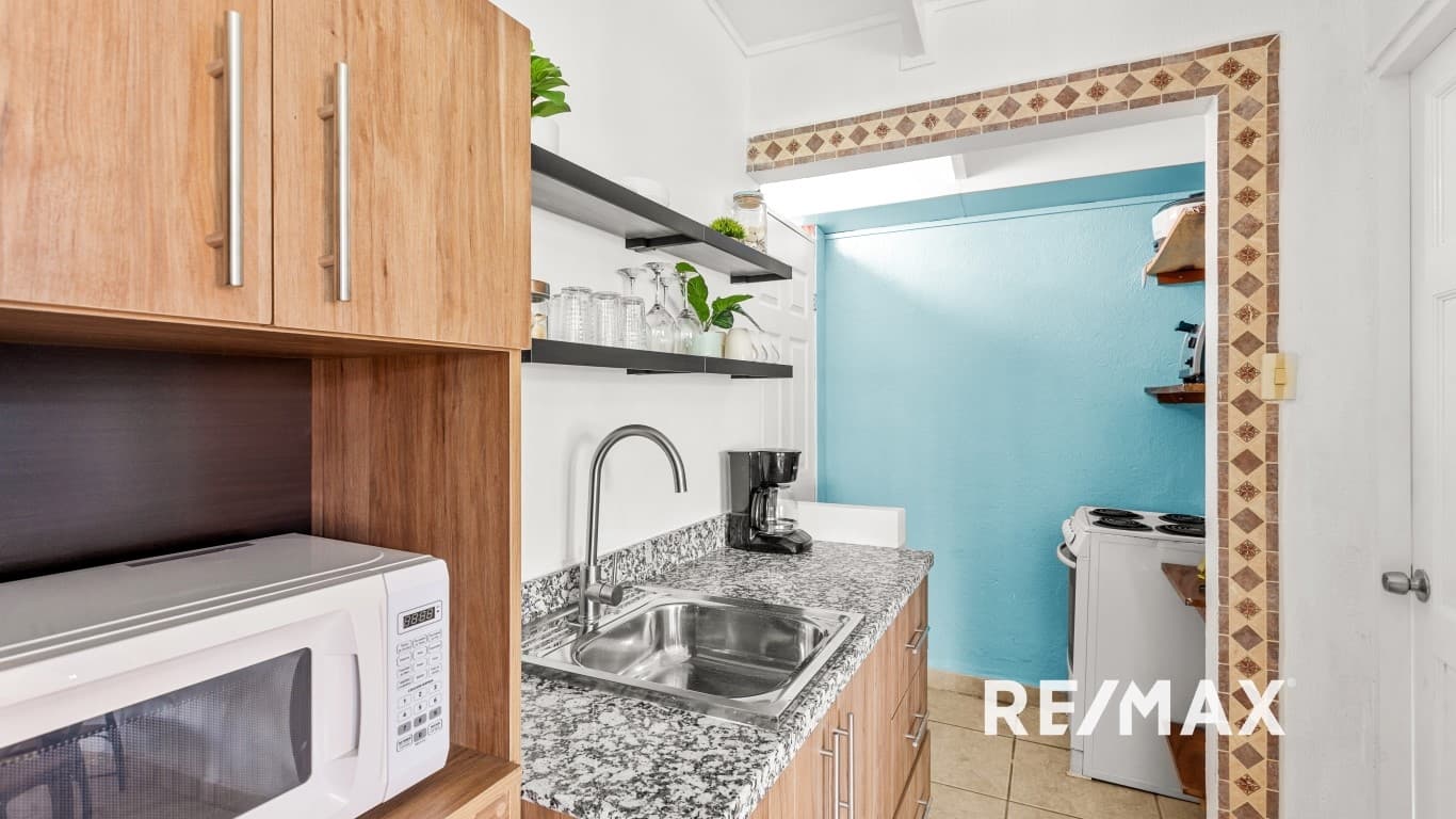 Charming 2-Bedroom Condo in Paradise – 3 Minutes walk to the Beach!, photo 10
