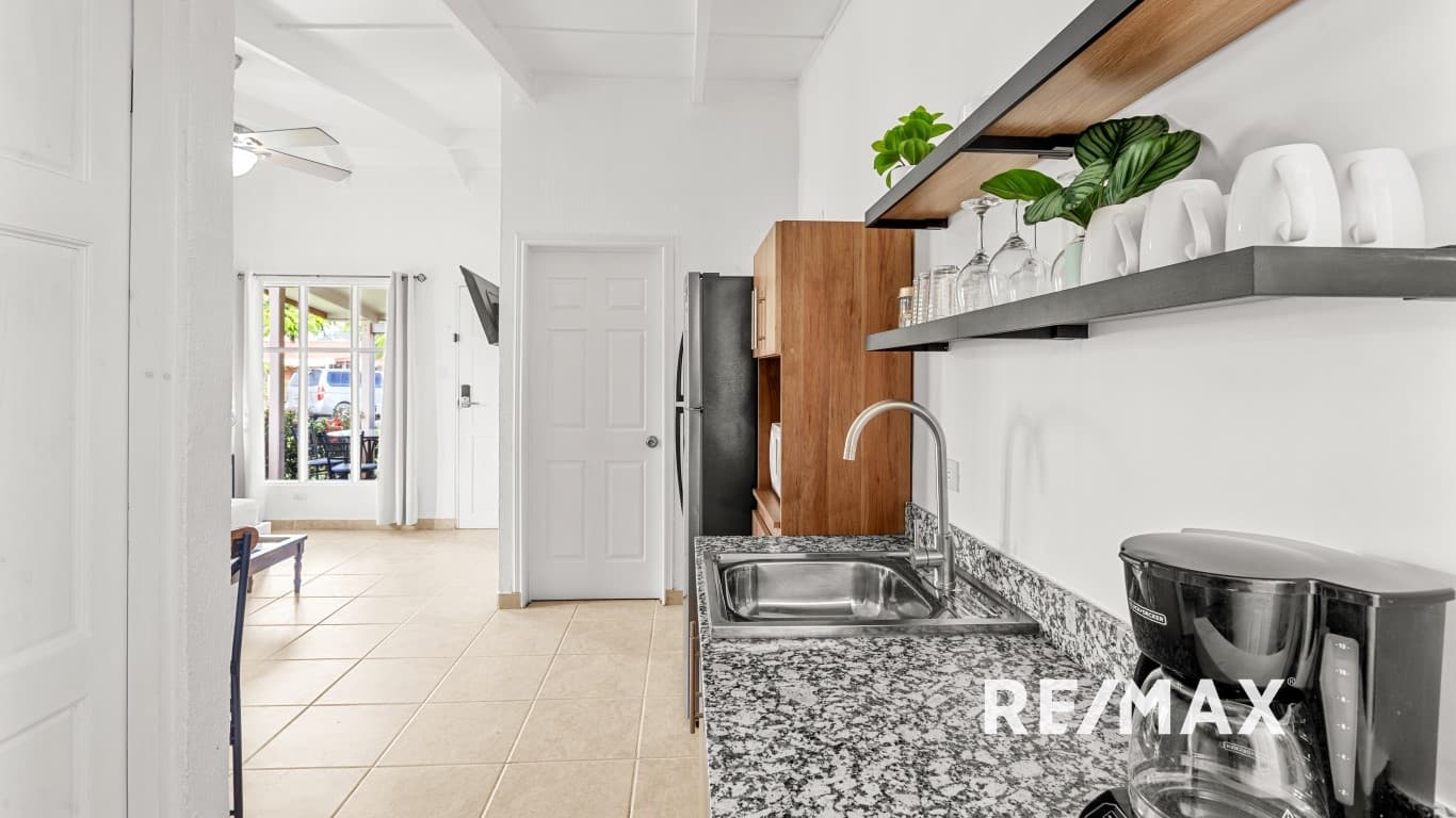 Charming 2-Bedroom Condo in Paradise – 3 Minutes walk to the Beach!, photo 11