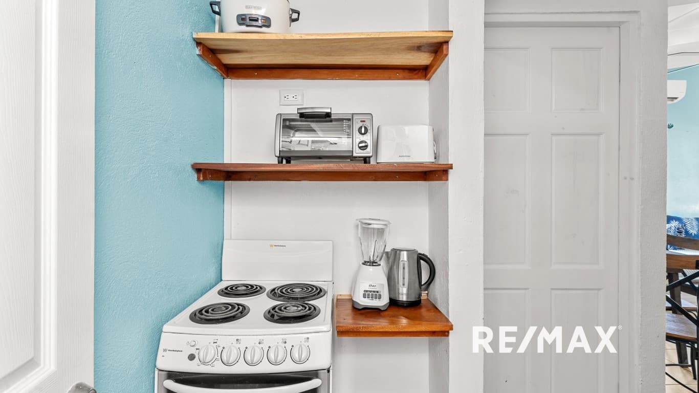 Charming 2-Bedroom Condo in Paradise – 3 Minutes walk to the Beach!, photo 12