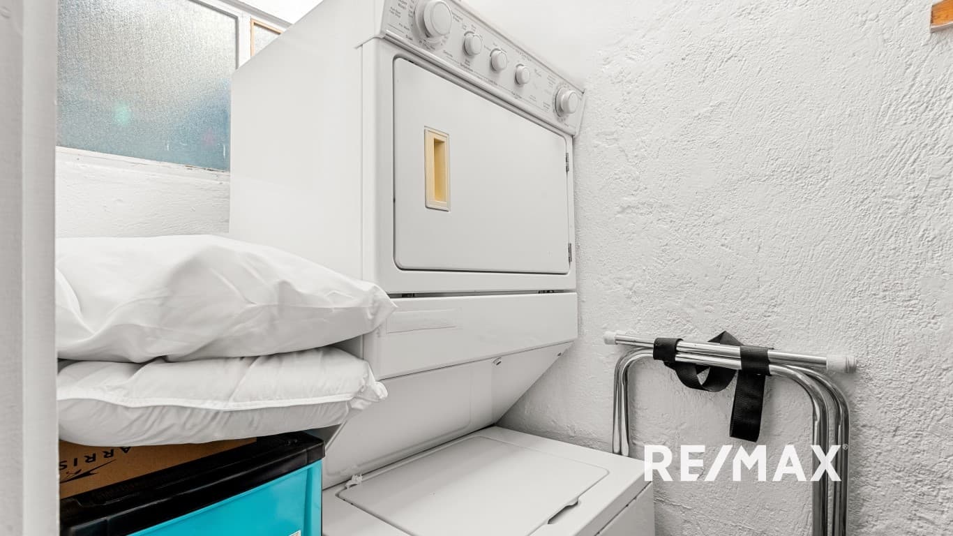 Charming 2-Bedroom Condo in Paradise – 3 Minutes walk to the Beach!, photo 13