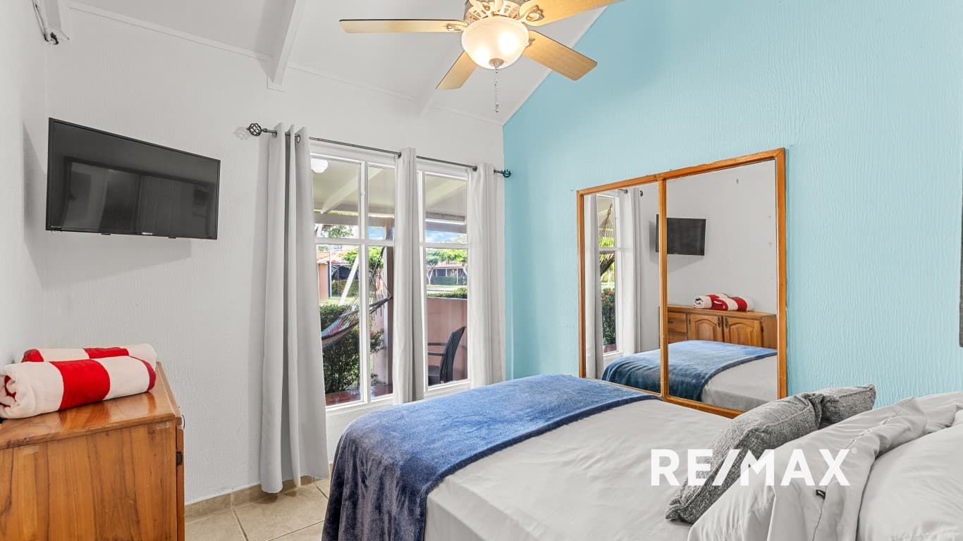 Charming 2-Bedroom Condo in Paradise – 3 Minutes walk to the Beach!, photo 14