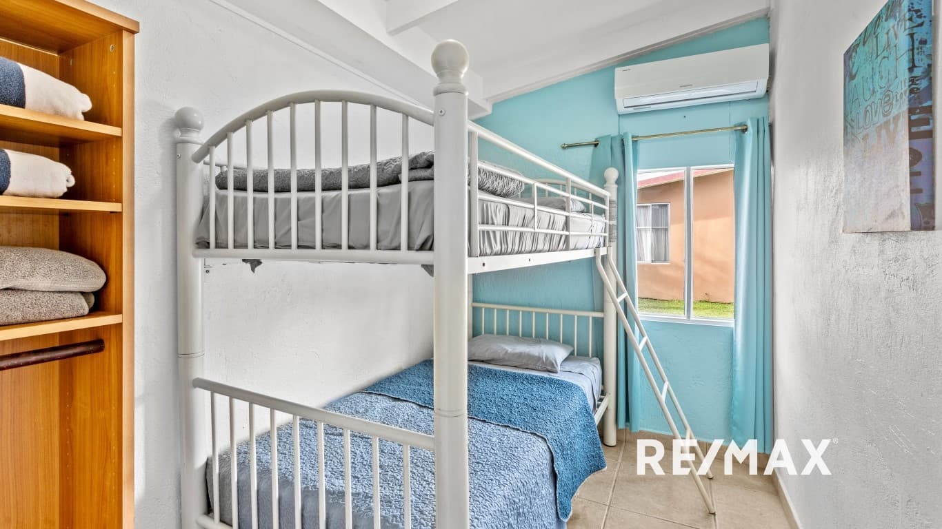 Charming 2-Bedroom Condo in Paradise – 3 Minutes walk to the Beach!, photo 17