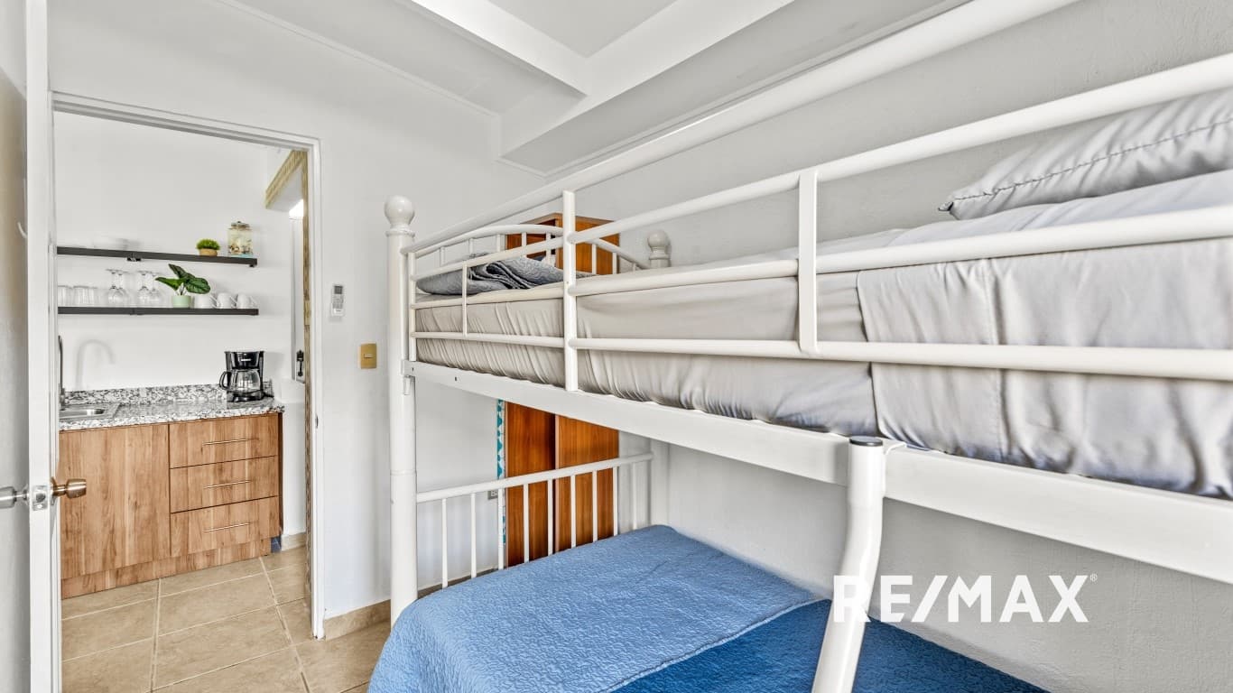 Charming 2-Bedroom Condo in Paradise – 3 Minutes walk to the Beach!, photo 18