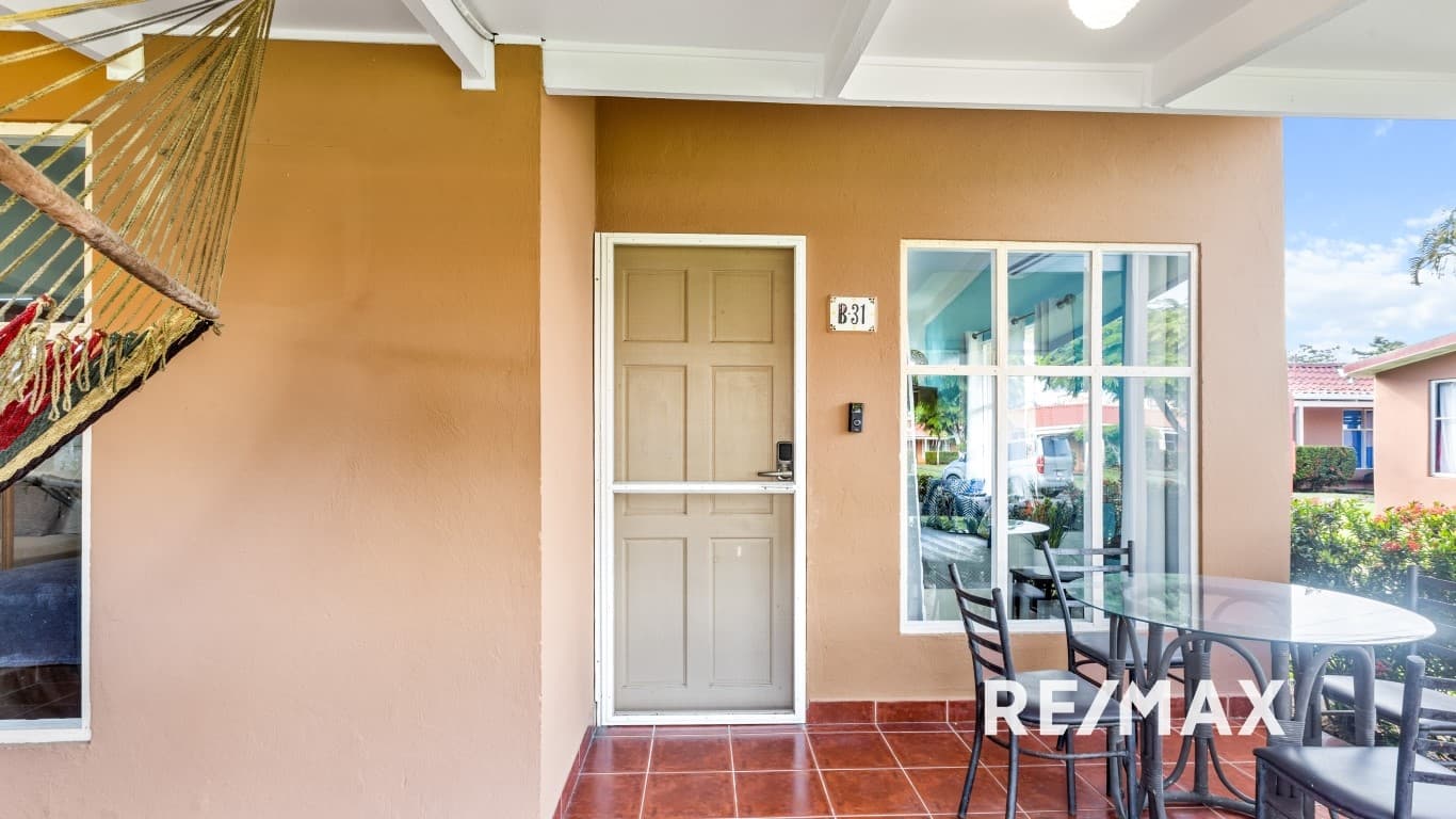 Charming 2-Bedroom Condo in Paradise – 3 Minutes walk to the Beach!, photo 22